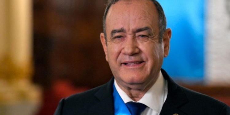 Presidente Giammattei anunciará aumento de salarios mínimos en diciembre