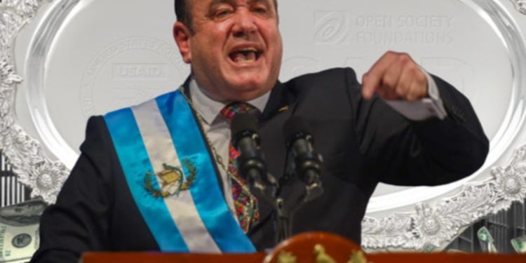 Presidente Giammattei asegura que 'las crí­ticas de la oposición le vienen del Norte'