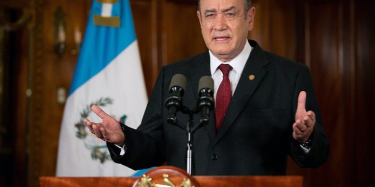 Presidente Giammattei destaca proyectos en apoyo a mujeres víctimas de violencia en el país