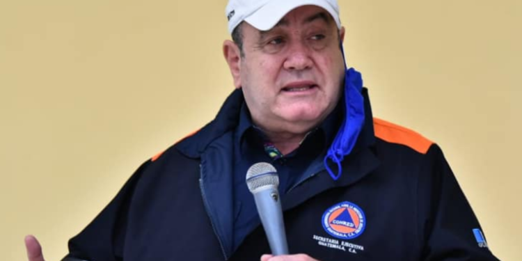 Presidente Giammattei dice que aceptará ayuda humanitaria ofrecida por El Salvador