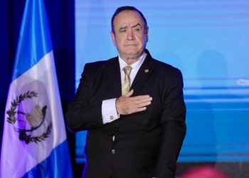 Presidente Giammattei dio un discurso durante un desayuno nacional de oración