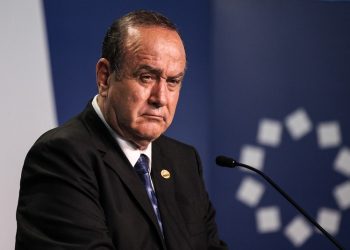 Presidente Giammattei en cuarentena por contacto con positivo de COVID-19