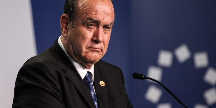 Presidente Giammattei en cuarentena por contacto con positivo de COVID-19