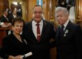 Presidente Giammattei entrega condecoraciones a dos artistas guatemaltecos