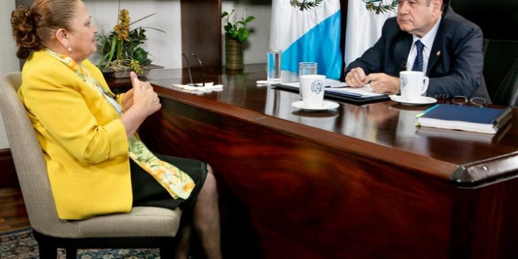 Presidente Giammattei entrevista por segunda ocasión a tres aspirantes para Fiscal General