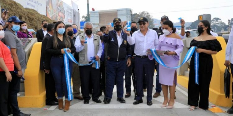 Presidente Giammattei Inaugura el paso a desnivel de San Lucas Sacatepéquezt