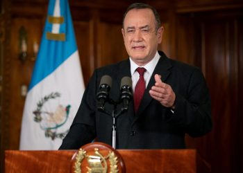 Presidente Giammattei pidió a la presidente del Congreso que se apruebe la ley 'Libertad Religiosa'