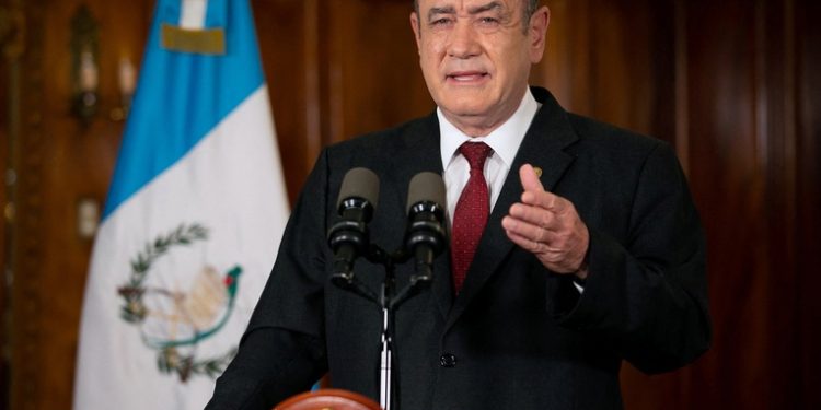 Presidente Giammattei pidió a la presidente del Congreso que se apruebe la ley 'Libertad Religiosa'