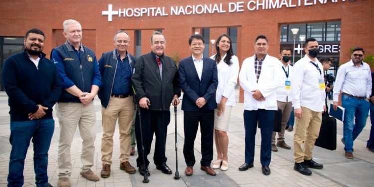 Presidente Giammattei supervisó el Hospital Nacional de Chimaltenango
