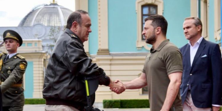 Presidente Giammattei viaja a Ucrania para reunirse con el mandatario Volodí­mir Zelenski