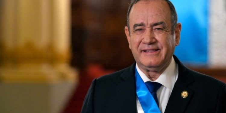 Presidente Gimmattei informa a la OEA la decisión de Arévalo de suspender proceso de transición