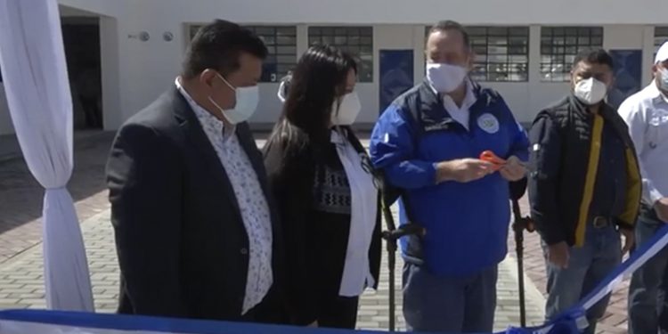 Presidente inaugura Escuela Rural Mixta