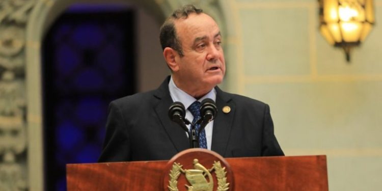 Presidente presentara iniciativa de ley para aumentar concesiones de extracción petrolera