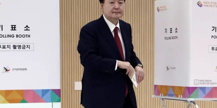 Presidente surcoreano promete reformas tras debacle en urnas