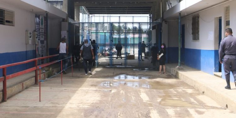 Presidios lleva ante el MP a director y personal de Pavoncito por construcción ilegal de apartamentos