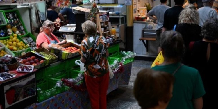 Primer dato de inflación de Milei: Argentina marca récord de 25,5 % en diciembre y llega a 211,4 % anual