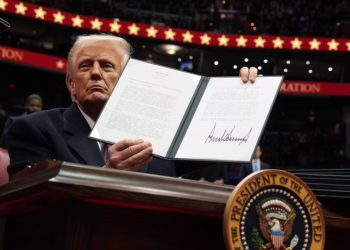 Primeros decretos de Trump: Cuba vuelve a lista de patrocinadores del terrorismo y declara inmigración ilegal como emergencia nacional