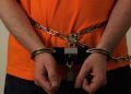 Privados de libertad deberán usar grilletes en pies y manos durante traslados a tribunales y hospitales