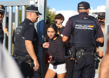 Profesores y alumnos heridos por apuñalamiento masivo en un instituto de secundaria de España