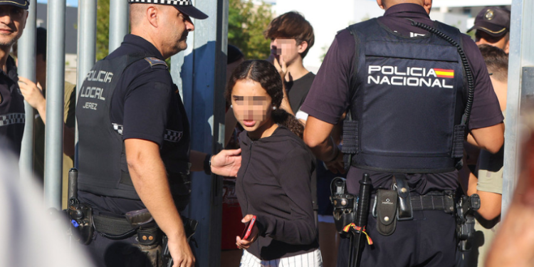 Profesores y alumnos heridos por apuñalamiento masivo en un instituto de secundaria de España