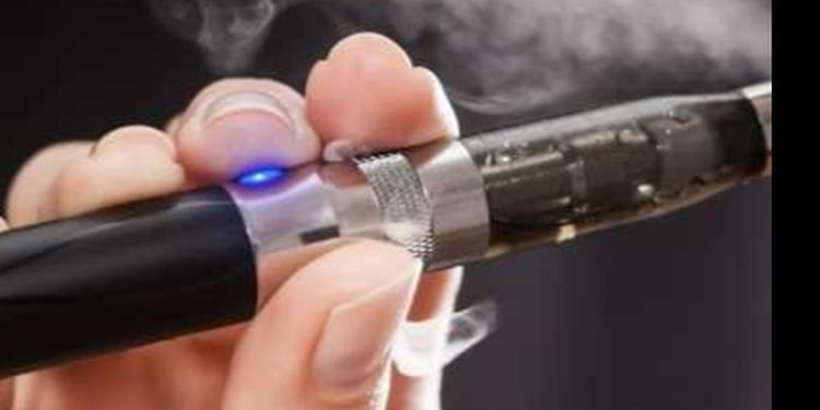 Prohí­ben venta de cigarrillos electrónicos por daños a la salud
