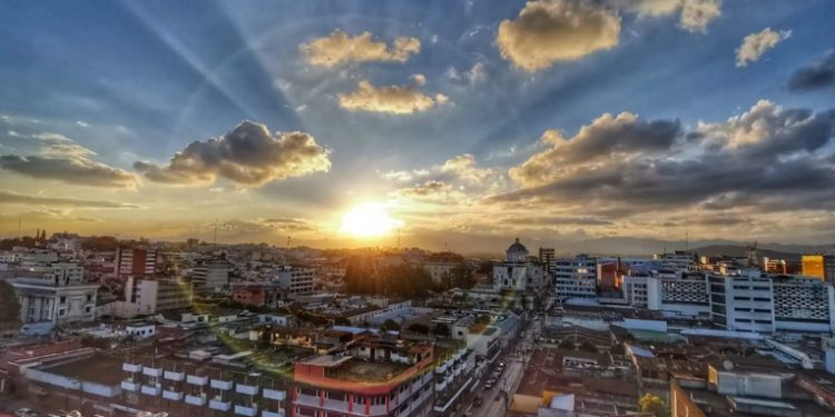 Pronosticador del INSIVUMEH alerta: ¡Temperaturas récord en Guatemala superan los 40 grados!