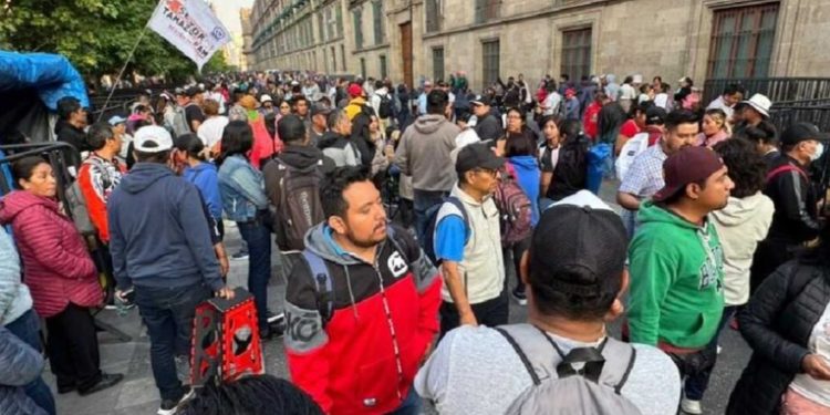 Protesta magisterial bloquea accesos al Palacio Nacional y genera complicaciones