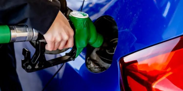 Protestan con bloqueos ante aumento del diésel en Colombia