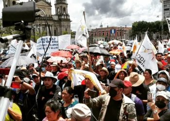 Protestas de CODECA detuvo el tráfico vehicular en el centro histórico capitalino