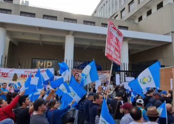 Protestas frente al Ministerio Público cumplen 36 días exigiendo la renuncia de funcionarios clave