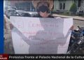 Protestas frente al Palacio Nacional de la Cultura