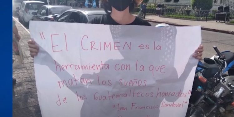 Protestas frente al Palacio Nacional de la Cultura