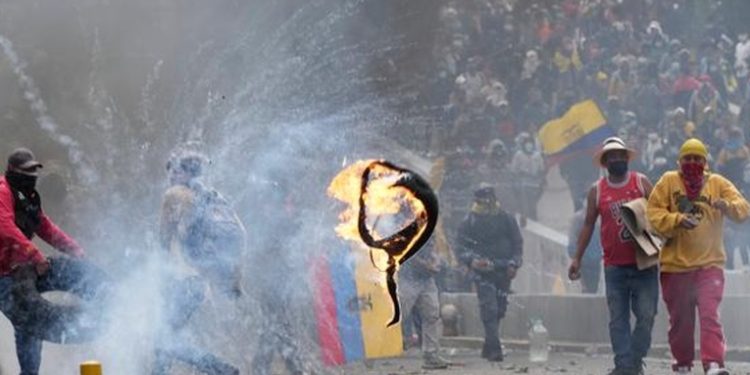 Protestas indígenas en Ecuador dejan 18 policías desaparecidos tras ataque