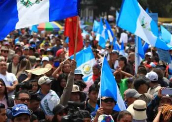 Protestas masivas en la capital exigen renuncia de la fiscal general Consuelo Porras