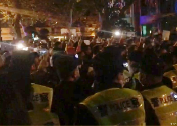 Protestas por restricciones COVID se extienden en China