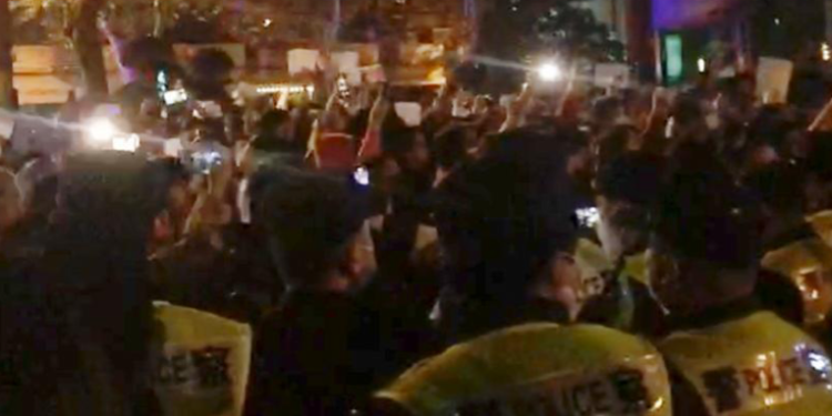 Protestas por restricciones COVID se extienden en China