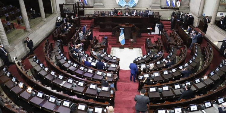 Prsidente Giammattei pide al Congreso aprobar presupuesto para el 2021