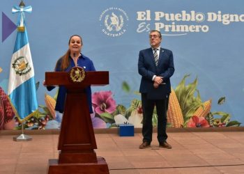 Publican aumento salarial para trabajadores del Ministerio de Educación