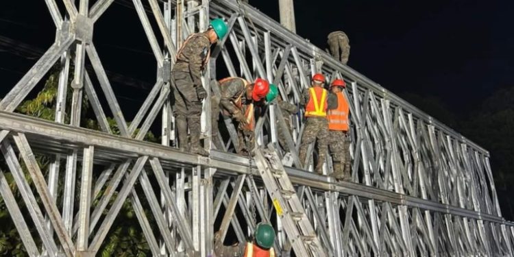 Puente provisional en ruta al pacífico será instalado hoy, entrará en uso domingo