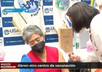 Puesto de vacunación peatonal en el Centro Universitario Metropolitano es habilitado