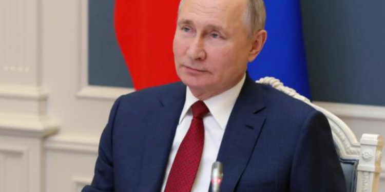 Putin firma ley para quedarse en el poder hasta 2036