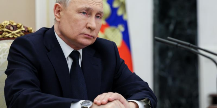 Putin recibe en Moscú al ministro de Defensa de China