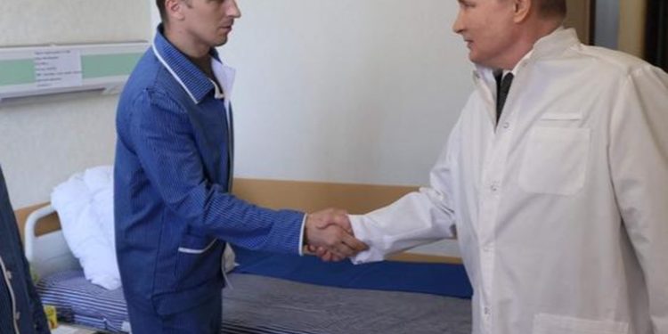 Putin visita por primera vez a soldados rusos heridos en Ucrania