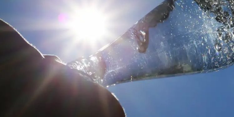 ¿Qué cantidad de agua necesita nuestro cuerpo?