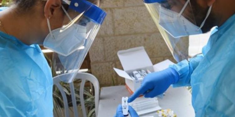 Â¿Qué es la flurona? Israel identifica primer caso de la rara infección doble de covid y gripe