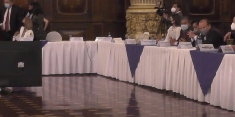 ¿Qué está deteniendo la aprobación de la ley de exención para las vacunas?