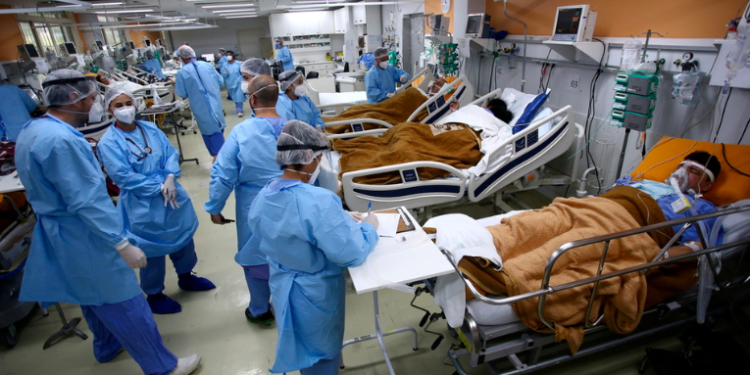 Qué países han detectado la variante ómicron en América Latina y qué medidas implementaron.