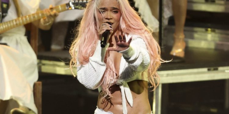 Quién es la primera latina en recibir el máximo premio de los Billboard femeninos