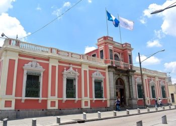 Quince binomios presidenciales ya recibieron credenciales en el registro de ciudadanos del TSE