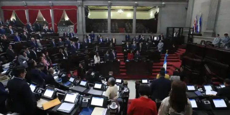 Quórum roto: Congreso aplaza elección de magistrados suplentes del TSE